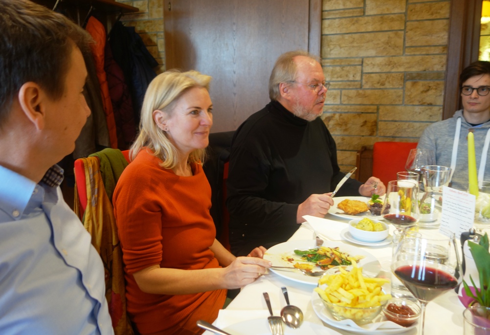 Almatalerhof 11.3.18 Tischgesellschaft beim Essen