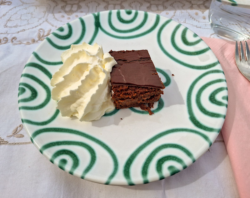 Bgl. Schoko Kuchenstück mit Schlag