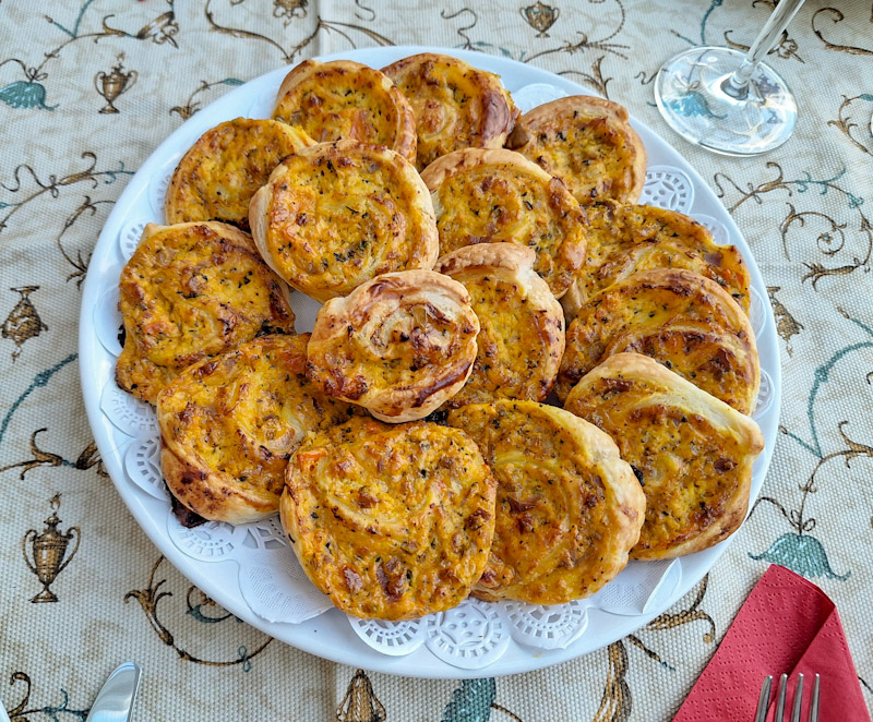 Klothi Besuch 23.10.23 Blätterteigschnecken 1