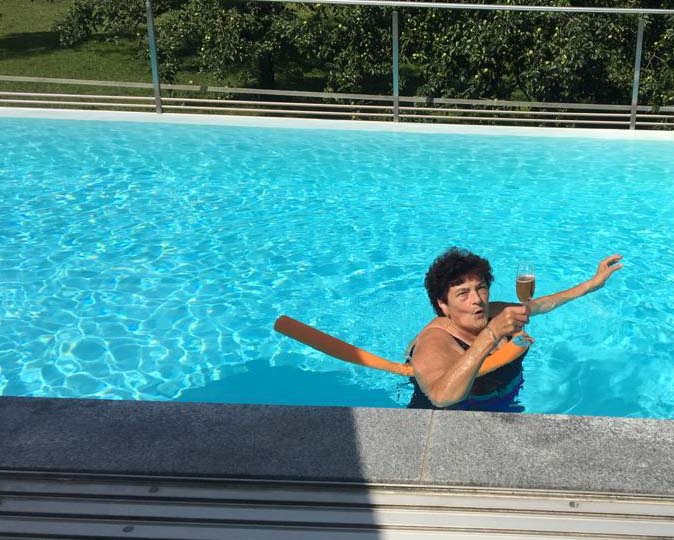 Klothi im Pool