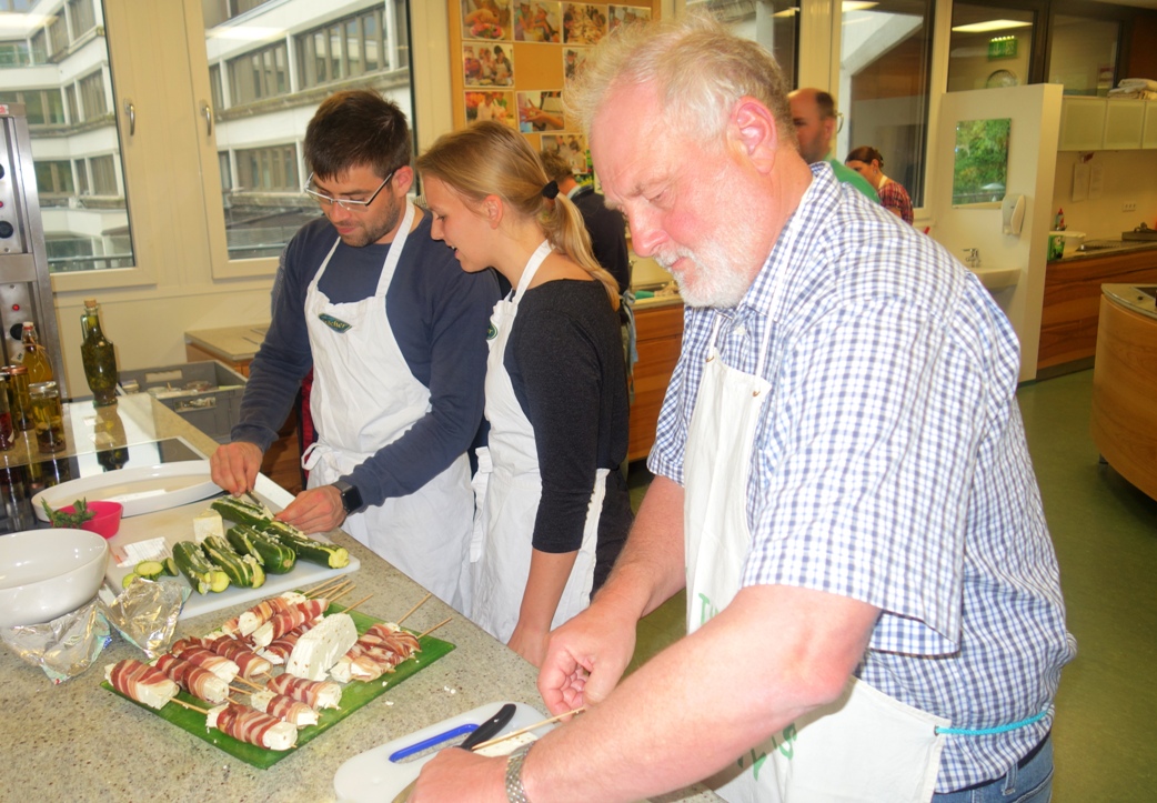 LFI Grillen Ziegenkäse mit Speck