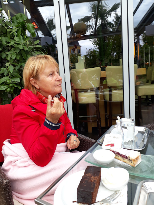 OWA Ausflug 9.2020 Monika b. Kaffee in Velden Velden