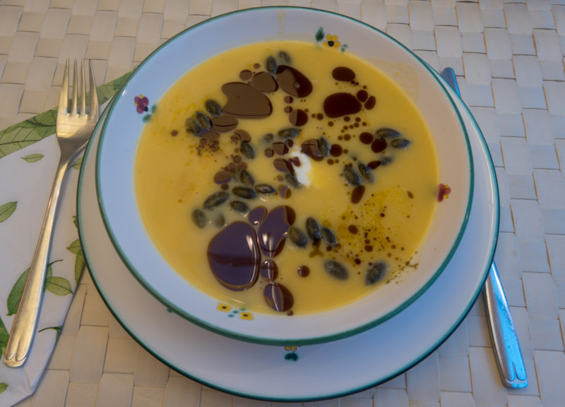 P.Kürbissuppe fertig Teller 