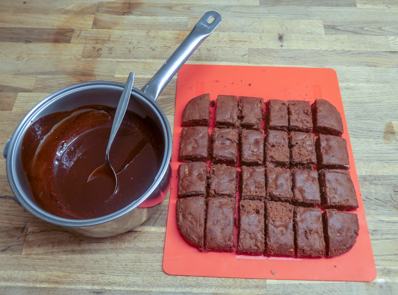 Rum Schokokuchen Vor dem Glasieren 2jpg