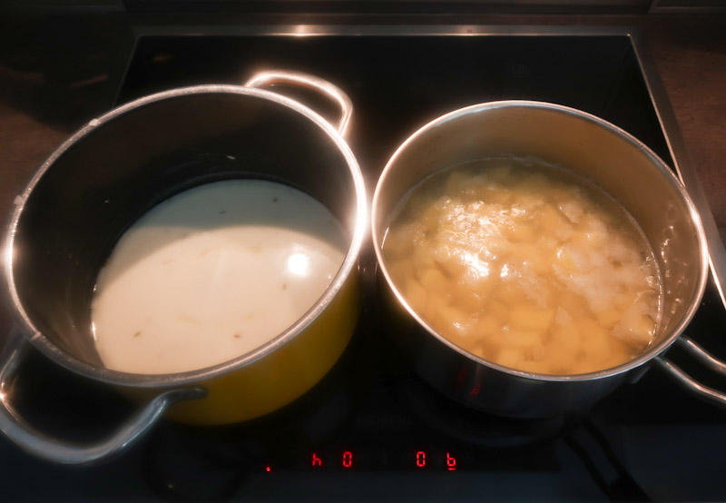 Stoßsuppe 6.22 Kartoffeln u. Suppe auf Herd 1