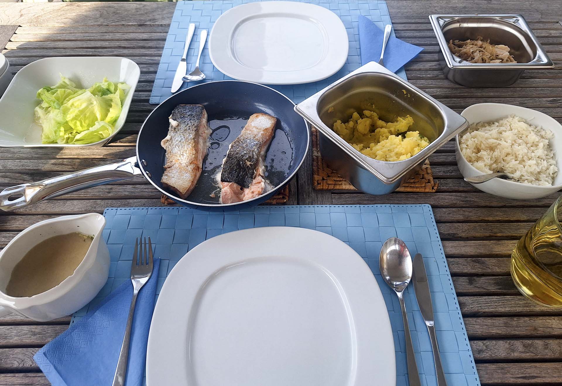 Lachs serviert
